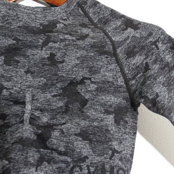 Gymshark Adapt Camo Seamless Crop Top Long Sleeve Cutout Gray Black Size Small - Picture 9 of 12